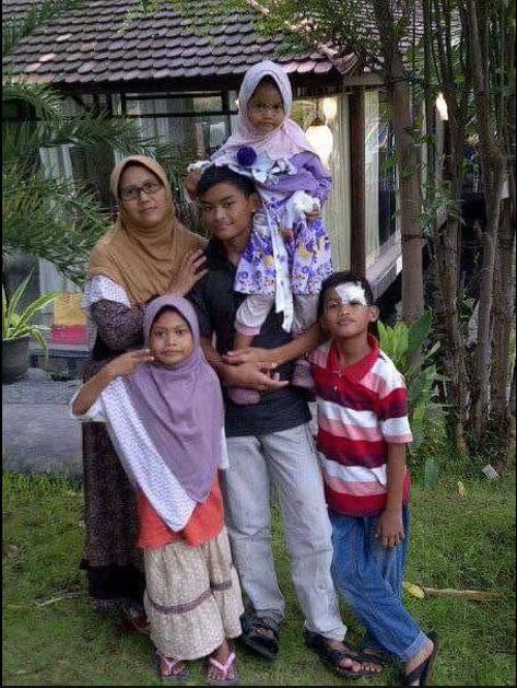 Indonezija: Cijela muslimanska šesteročlana obitelj se raznijela pred 3 crkve F2658ed1651c3e25bdbf