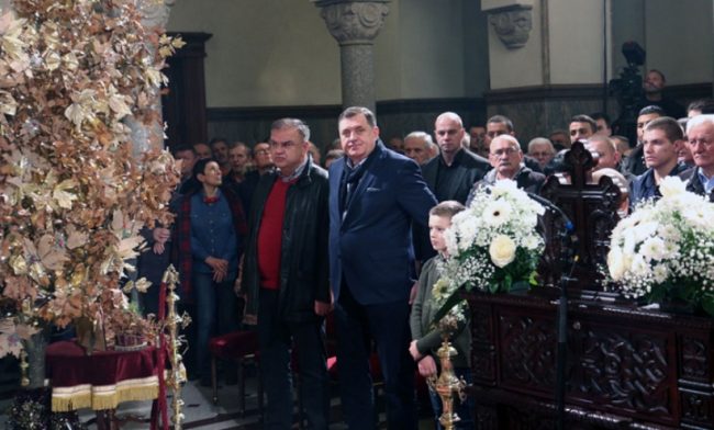 DRŽAVNIK I UJEDINITELJ BH NARODA: Dodik čestitao Božić katoličkim vjernicima Bozic