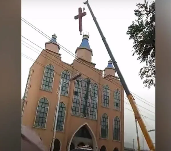 Kineske vlasti tijekom pandemije uklanjaju križeve s kršćanskih crkava