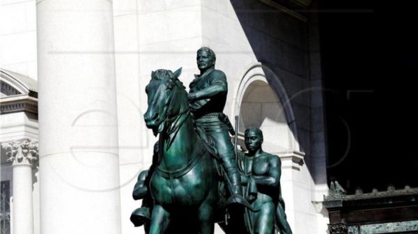 New York objavio je u ponedjeljak da će ukloniti kip 26. američkog predsjednika Theodorea Roosevelta  Roosevelt